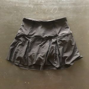 lululemon black skirt
